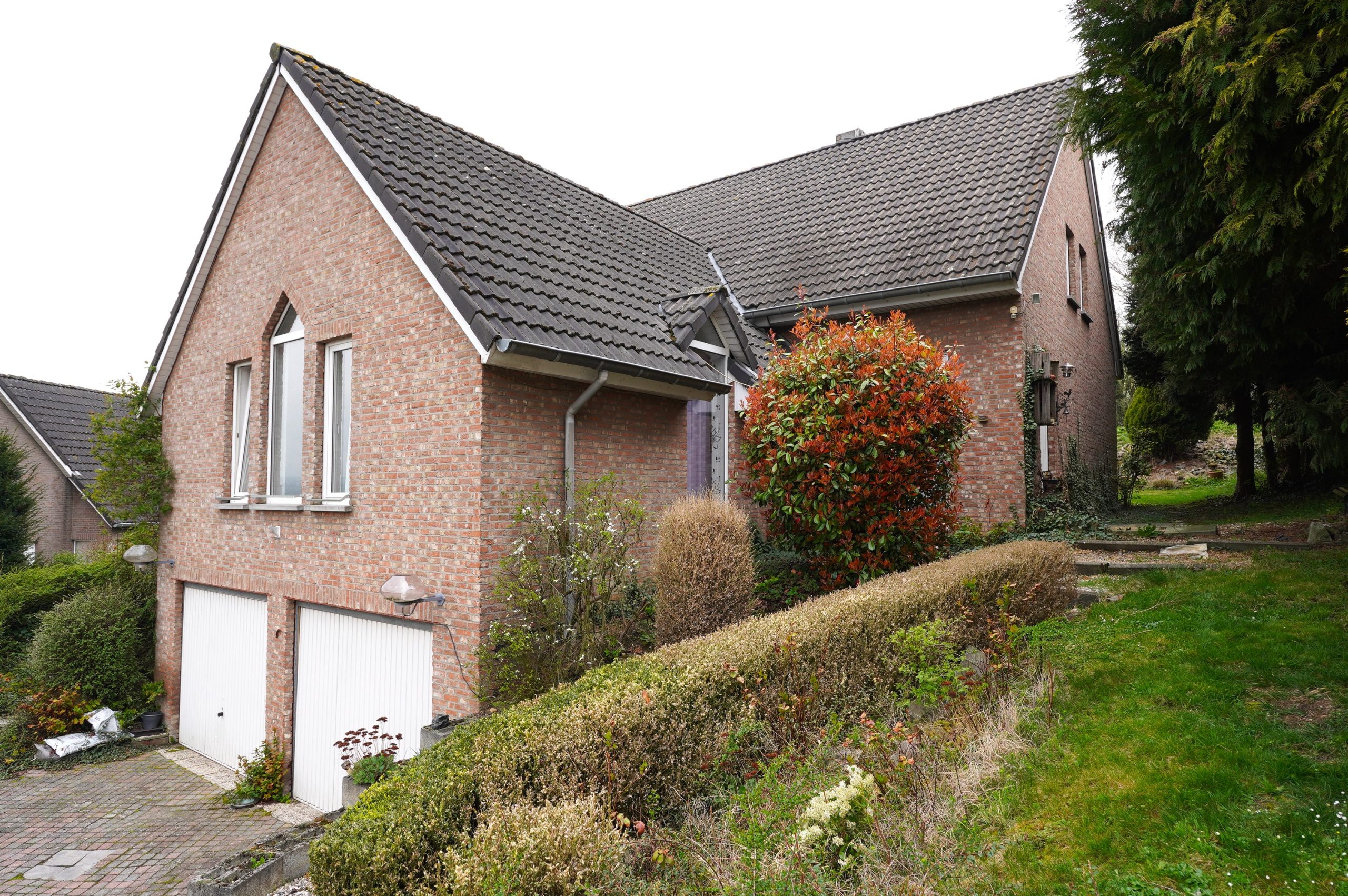 Geräumiges Haus mit Garten und Garage in der Rue de la Station 16 in 4852 Hombourg
