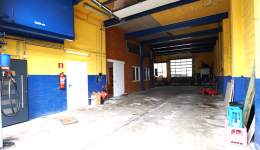 !!NEUER MIETPREIS!! Lager/Halle von 300m² mit Büro, Parkplätzen vorne und Aussenhof hinten, zu vermieten in Eupen, Monschauerstrasse 41.